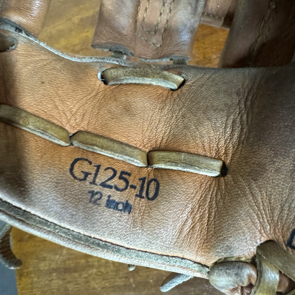Louisville Slugger G125-10 125 Series Glove 12" Right Hand Throw - Picture 6 of 7